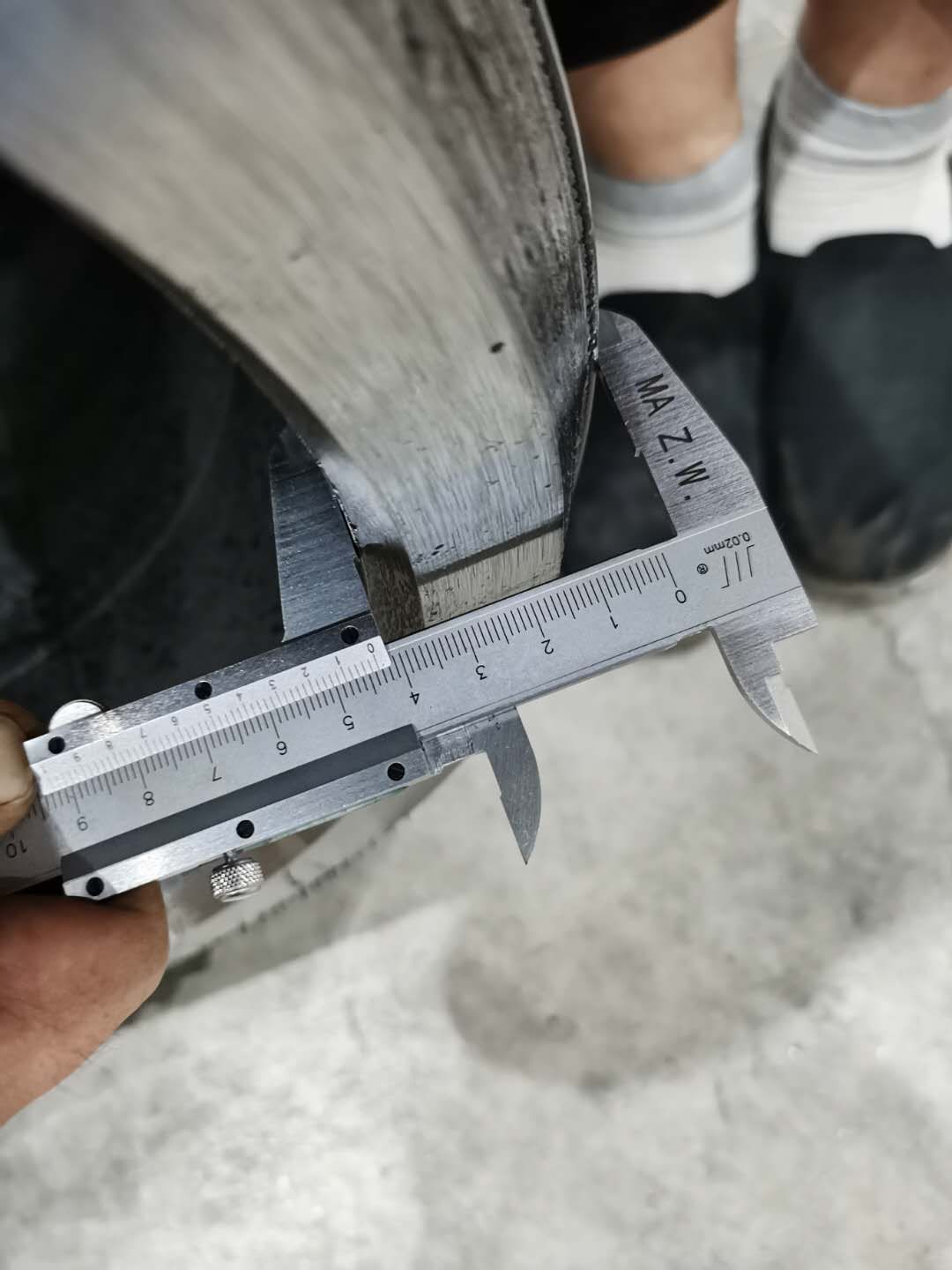 深孔鉆鏜床4.3米長(zhǎng)的工件，內(nèi)孔直徑359mm  出口壁厚差1.5mm